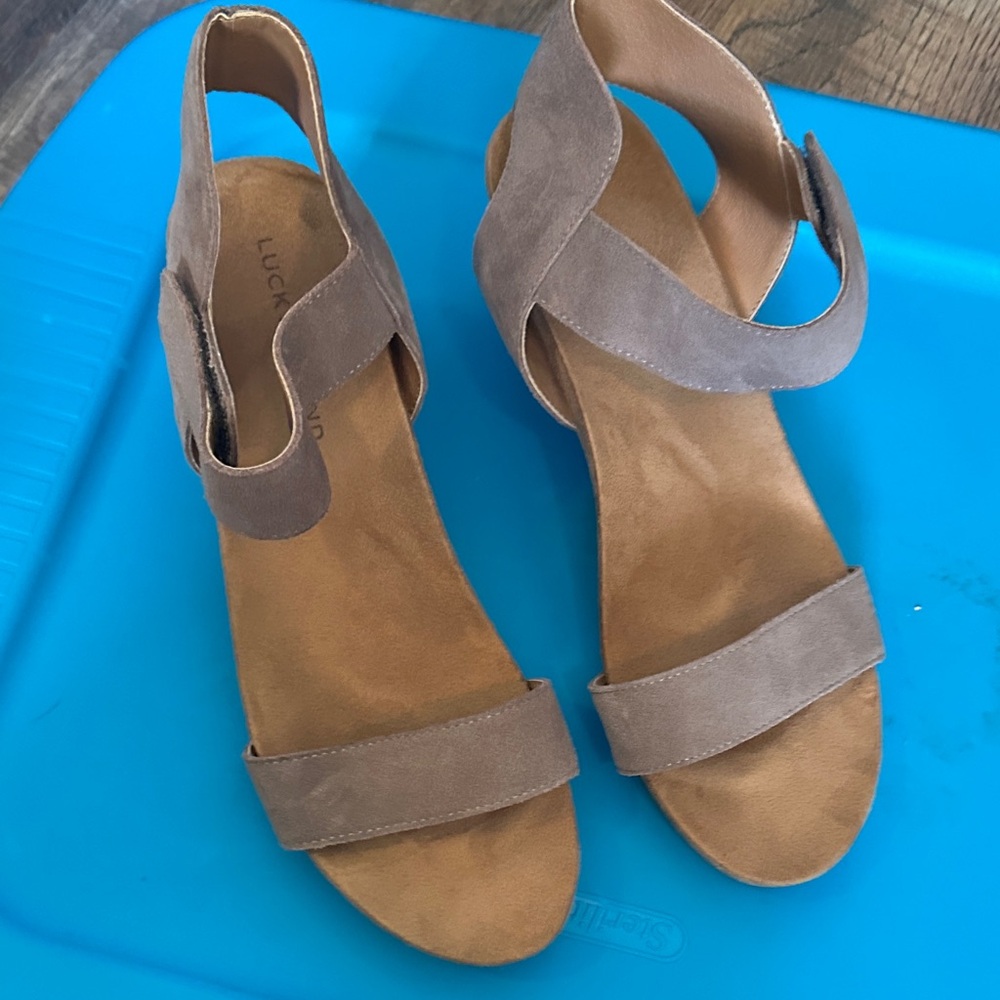 Lucky Brand Women's Brown Strap Sandals